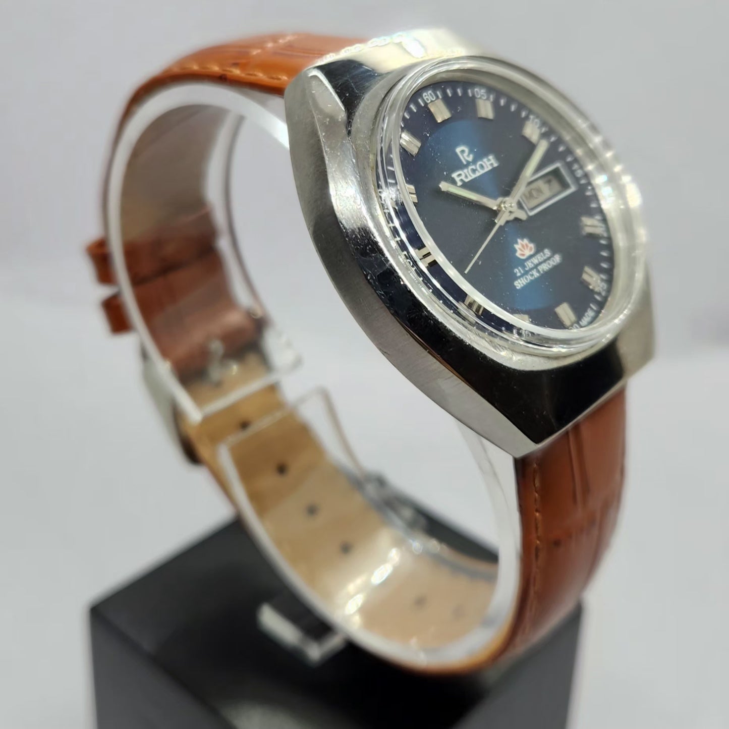 Vintage Ricoh R31 Automatic Blue Face Brown Strap 21 Jewels Day-Date Men's Wrist Watch R41