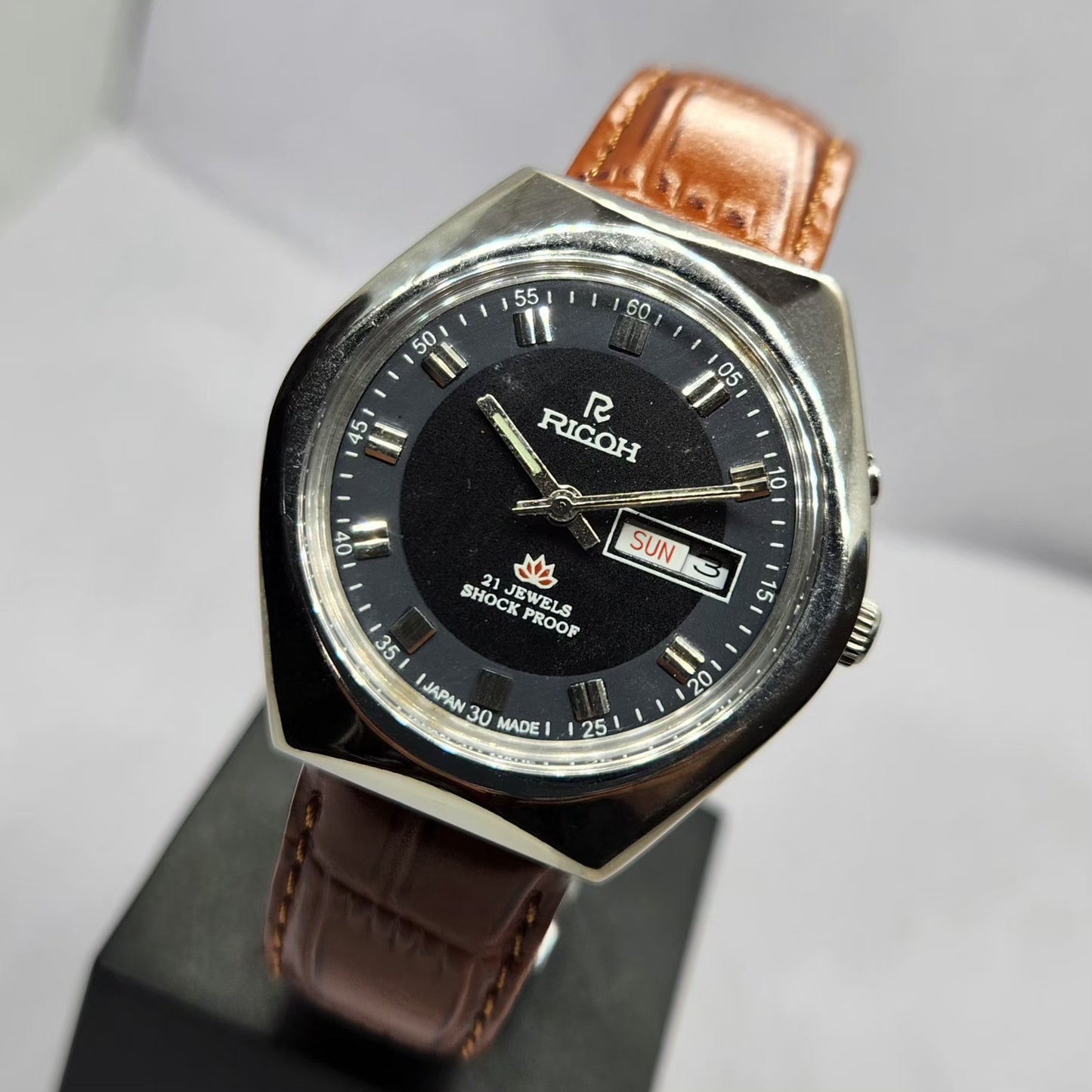 Vintage Ricoh R31 Automatic Black Face New Strap 21 Jewels Day-Date Men's Wrist Watch R45