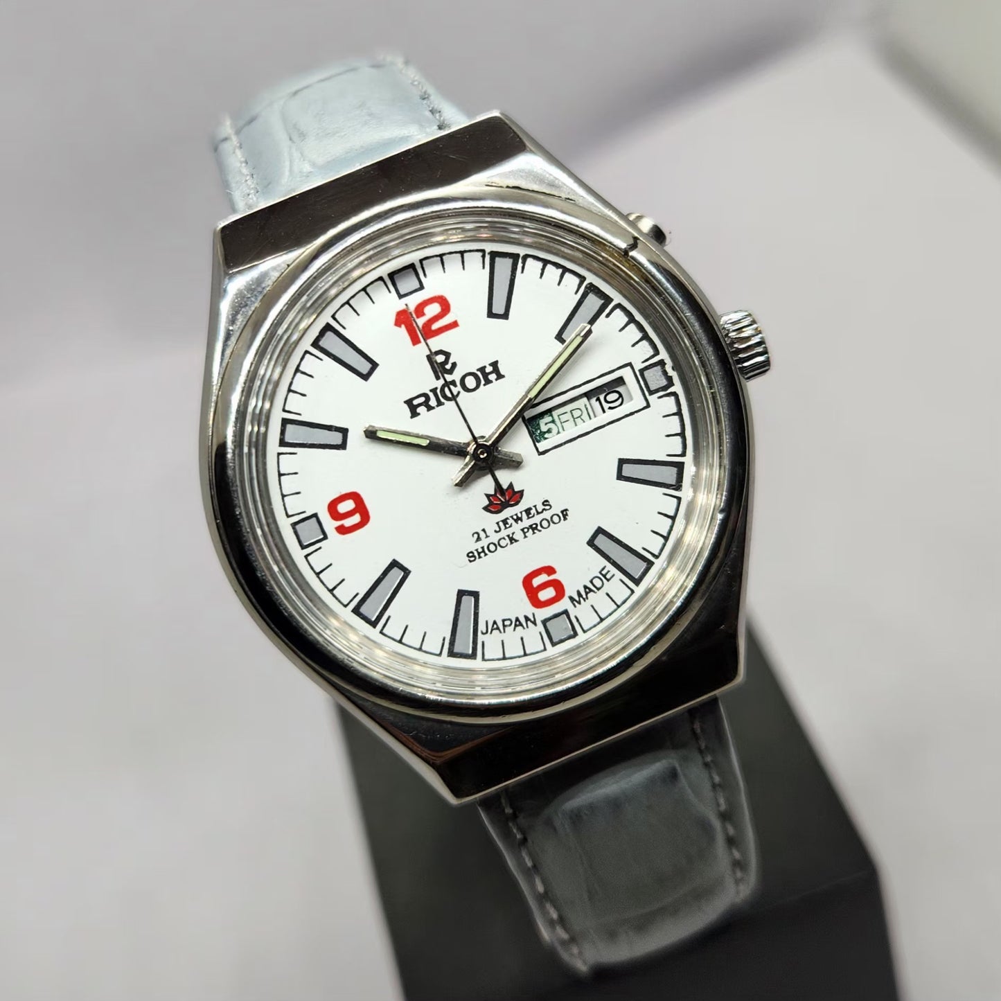 Vintage Ricoh R31 Automatic White Face New Strap 21 Jewels Day-Date Men's Wrist Watch R60