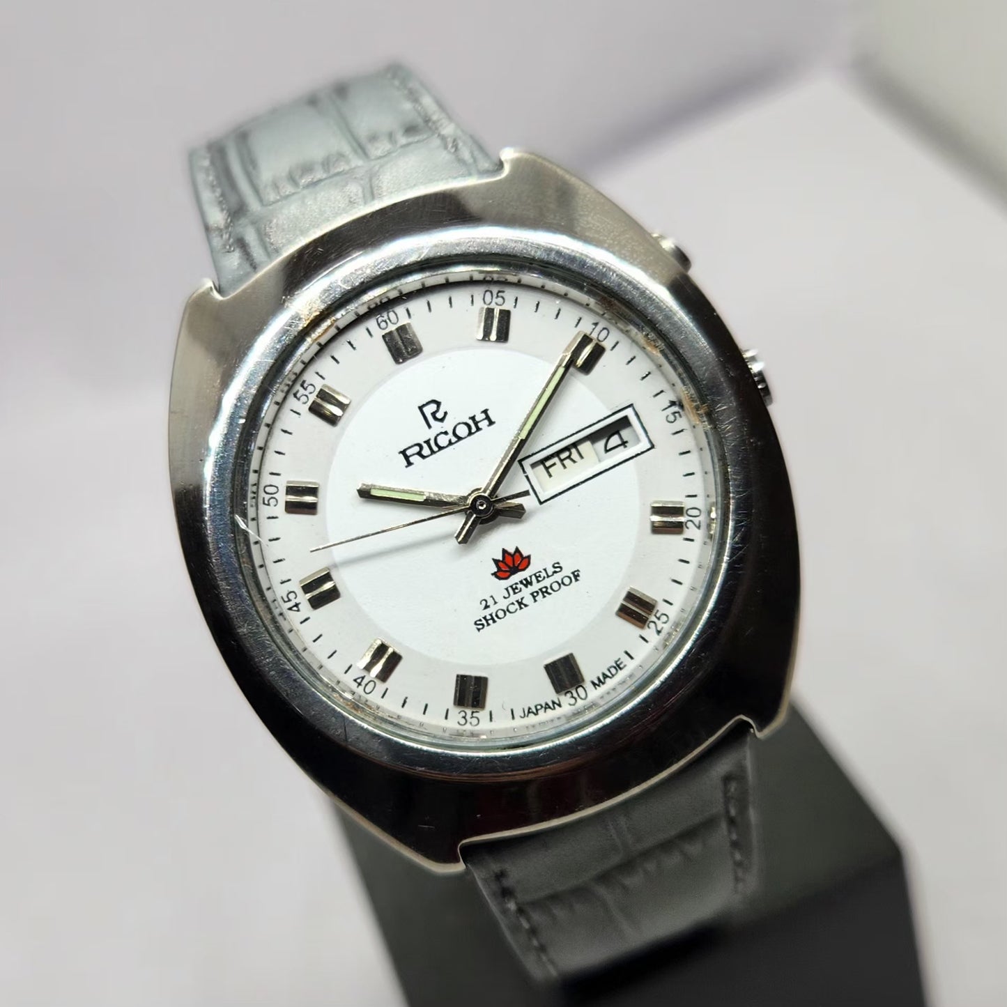 Vintage Ricoh R31 Automatic White Face New Strap 21 Jewels Day-Date Men's Wrist Watch R66