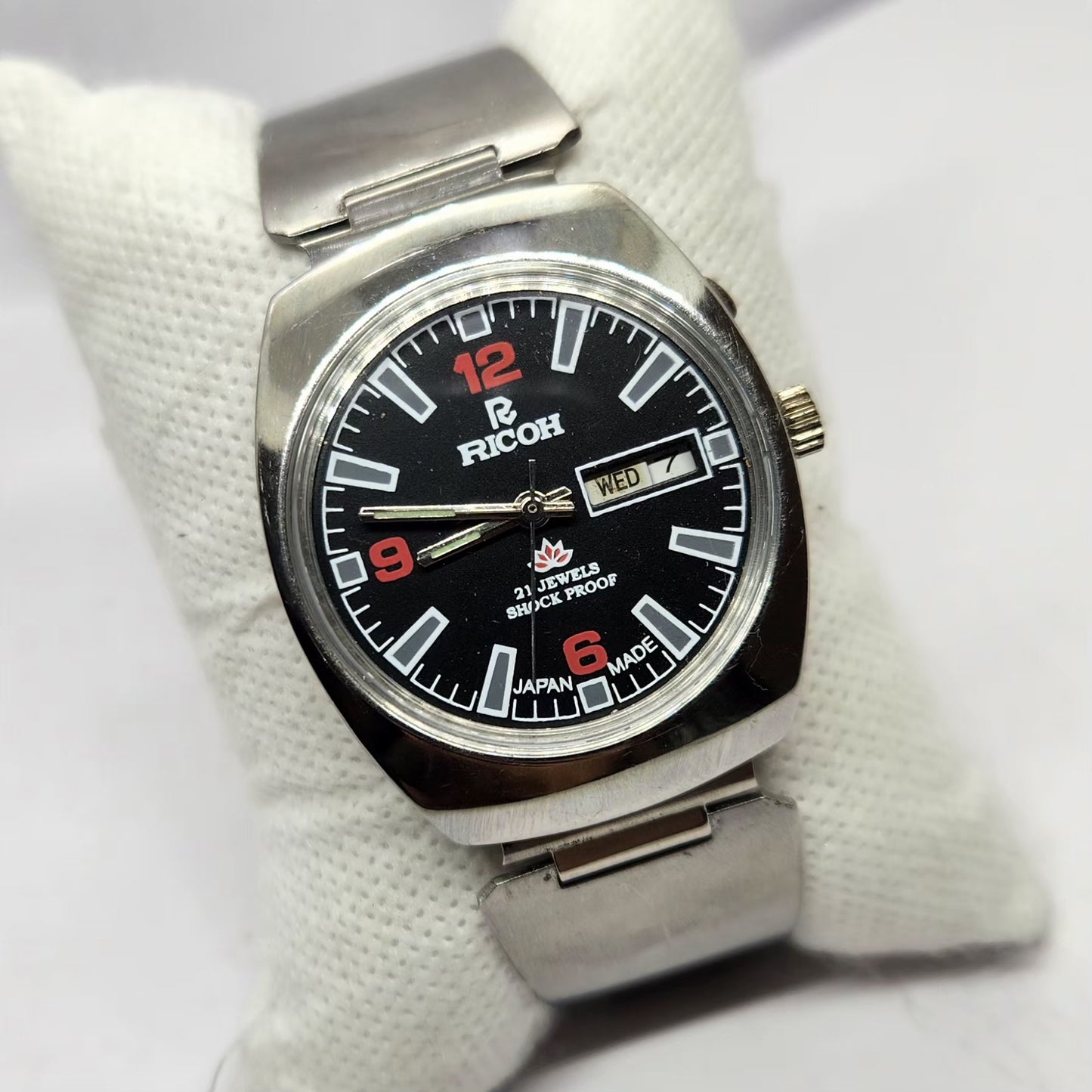 Vintage Ricoh R31 Automatic Black Face 21 Jewels Day-Date Men's Wrist Watch R70