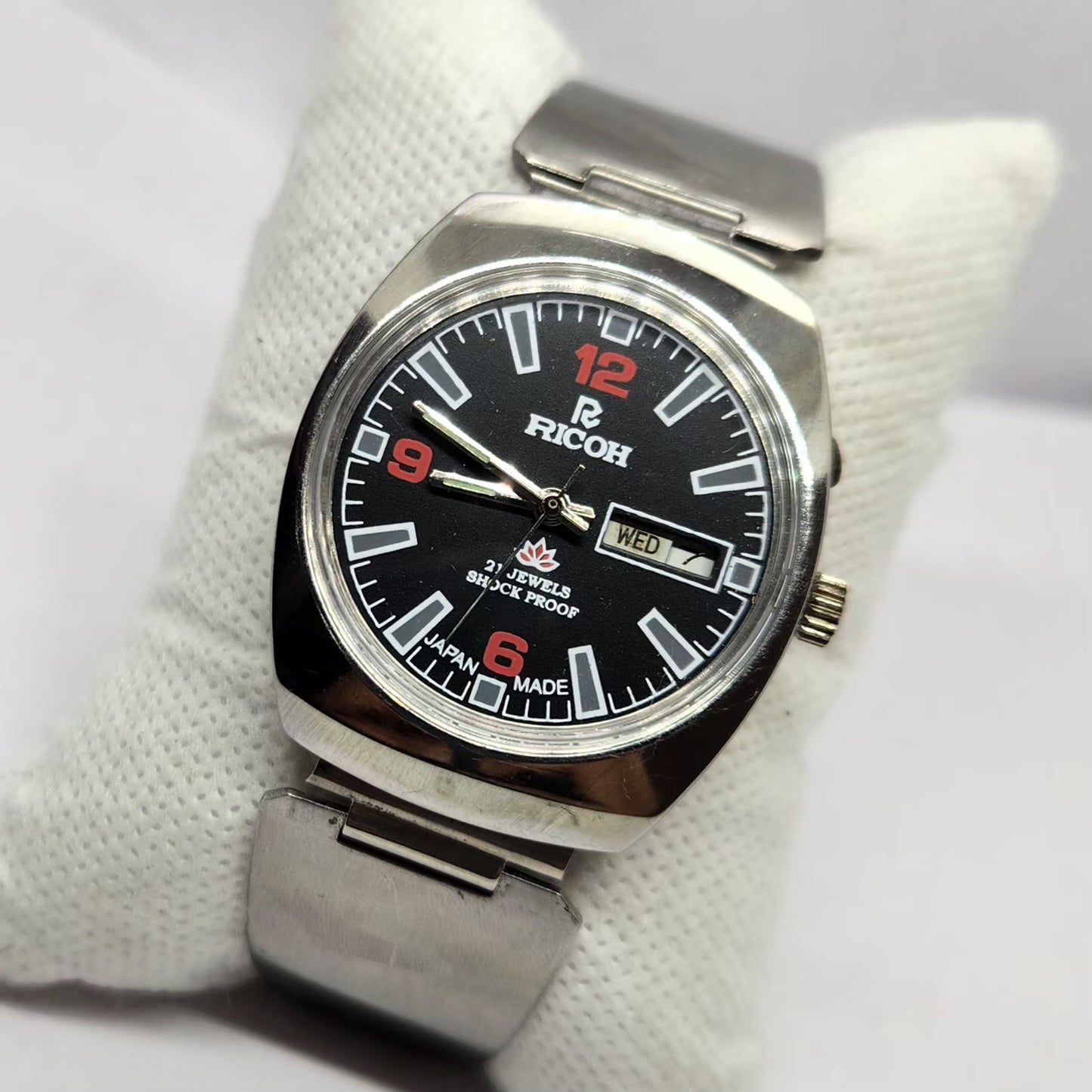 Vintage Ricoh R31 Automatic Black Face 21 Jewels Day-Date Men's Wrist Watch R70