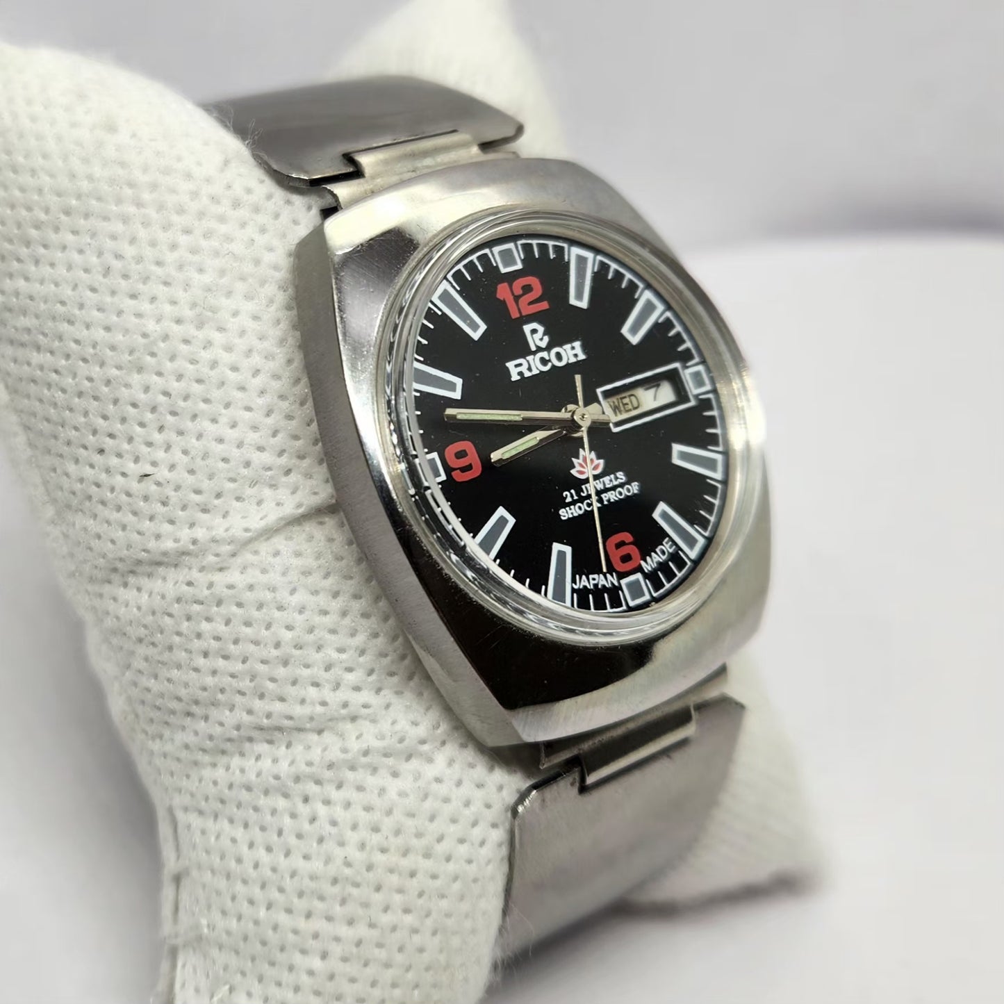 Vintage Ricoh R31 Automatic Black Face 21 Jewels Day-Date Men's Wrist Watch R70