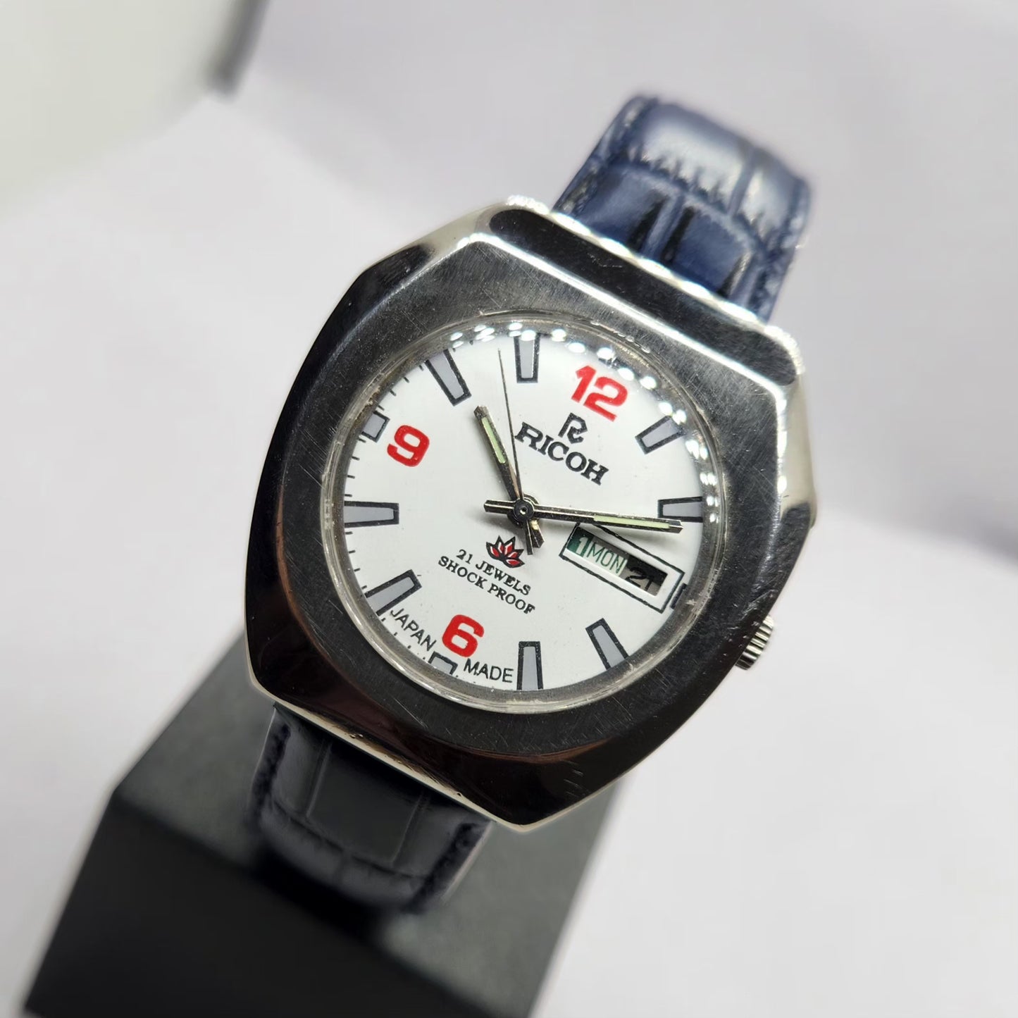 Vintage Ricoh R31 Automatic White Face New Strap 21 Jewels Day-Date Men's Wrist Watch R72
