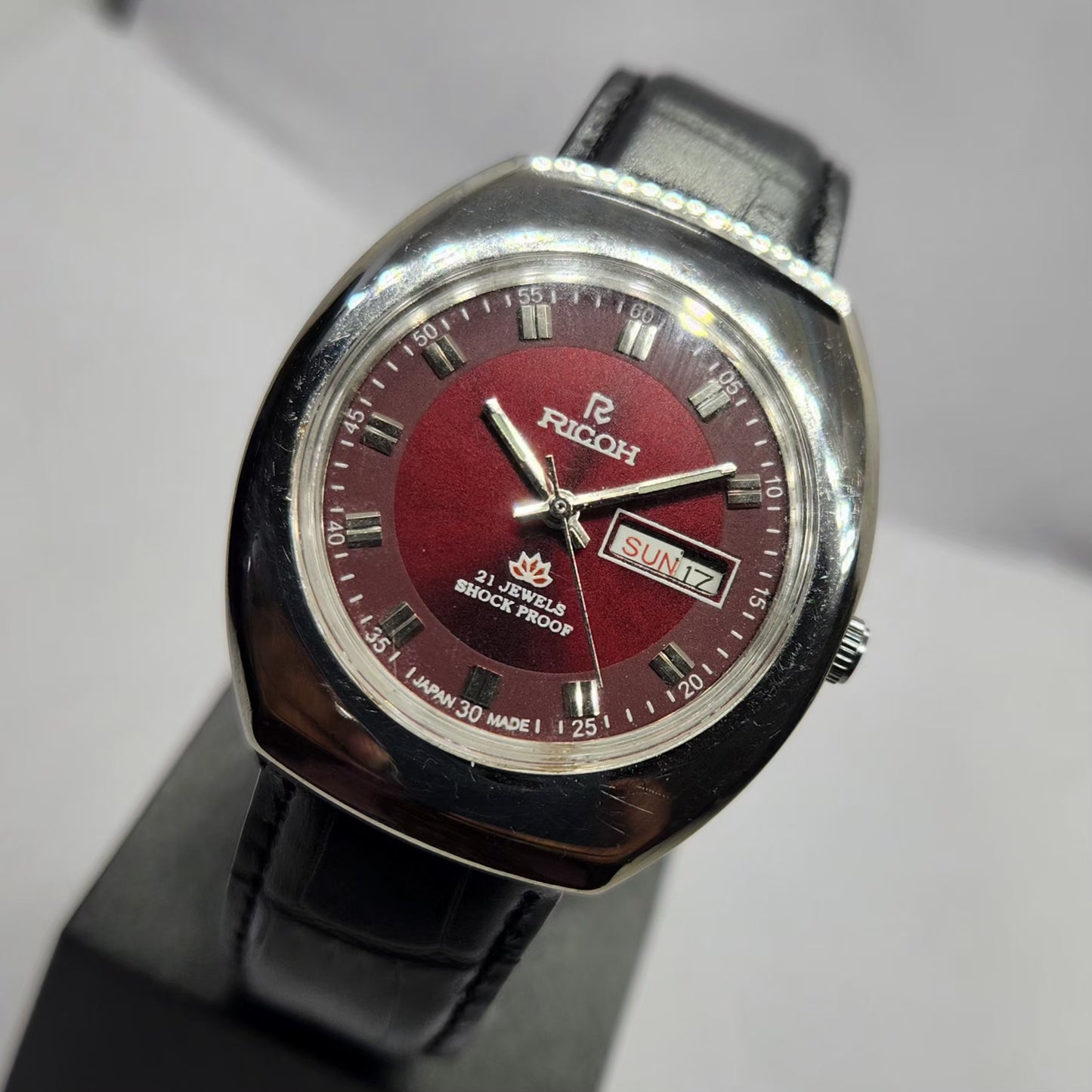 Vintage Ricoh R31 Automatic Red Face New Strap 21 Jewels Day-Date Men's Wrist Watch R73