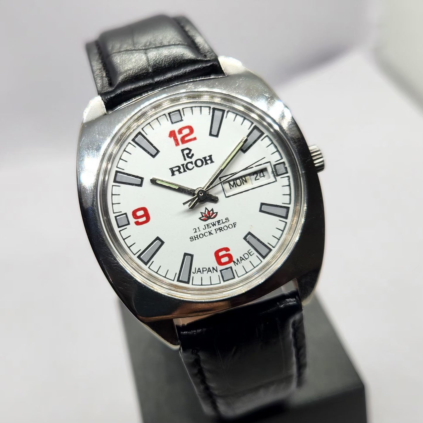 Vintage Ricoh R31 Automatic White Face New Strap 21 Jewels Day-Date Men's Wrist Watch R80