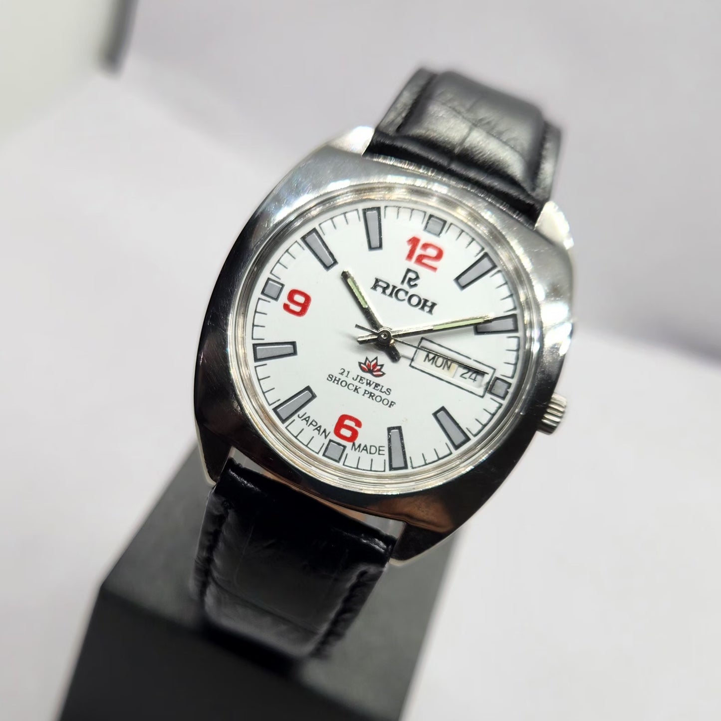 Vintage Ricoh R31 Automatic White Face New Strap 21 Jewels Day-Date Men's Wrist Watch R80