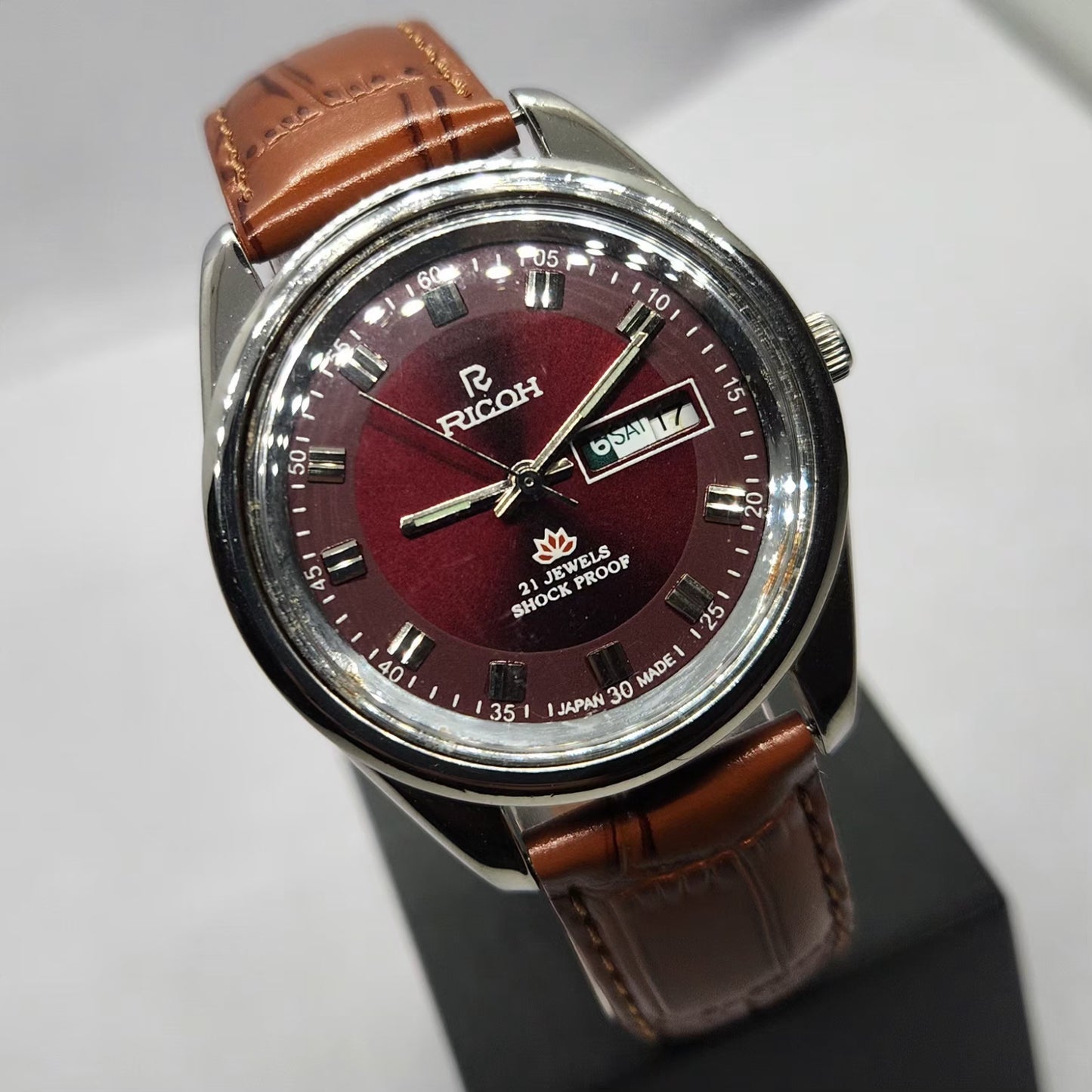 Vintage Ricoh R31 Automatic Red Face New Strap 21 Jewels Day-Date Men's Wrist Watch R84