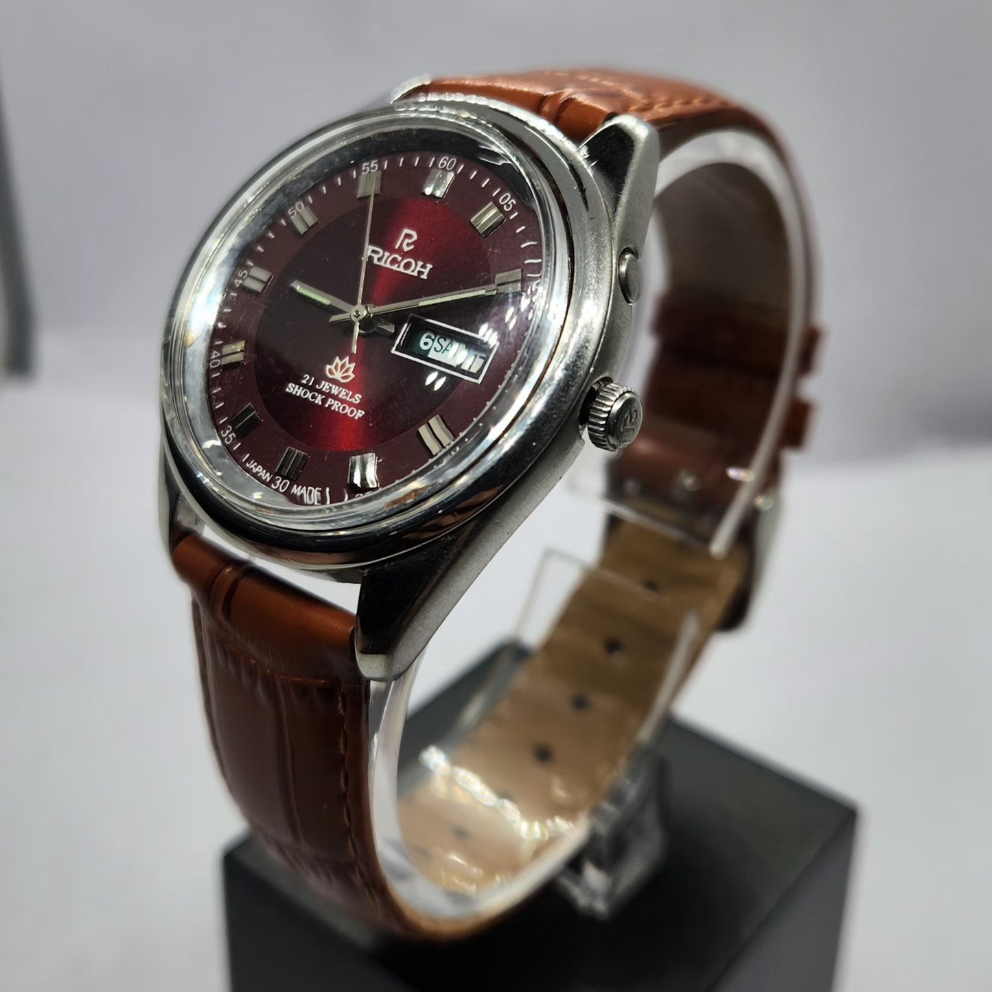 Vintage Ricoh R31 Automatic Red Face New Strap 21 Jewels Day-Date Men's Wrist Watch R84