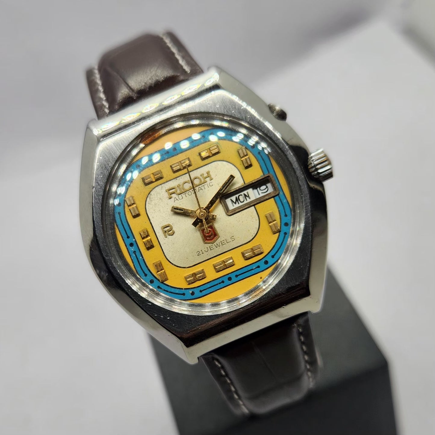 Vintage Ricoh R31 Automatic Gold Face New Strap 21 Jewels Day-Date Men's Wrist Watch R86