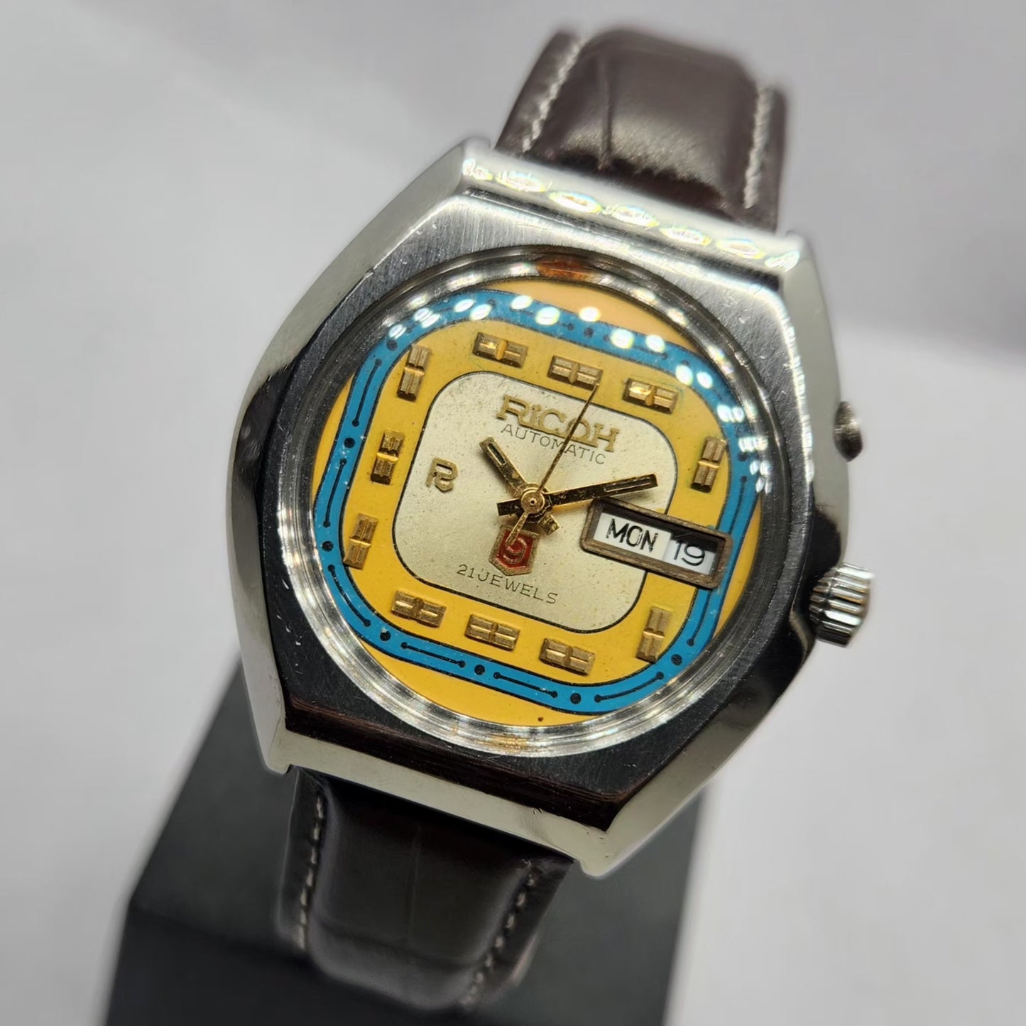 Vintage Ricoh R31 Automatic Gold Face New Strap 21 Jewels Day-Date Men's Wrist Watch R86
