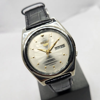 Vintage 1983 Original Seiko 5 Automatic 7009-3040 Silver Face 17 Jewels Day-Date Japanese Men's Wrist Watch SA04