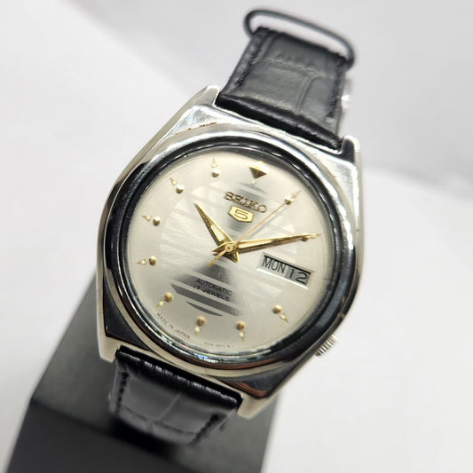 Vintage 1983 Original Seiko 5 Automatic 7009-3040 Silver Face 17 Jewels Day-Date Japanese Men's Wrist Watch SA04