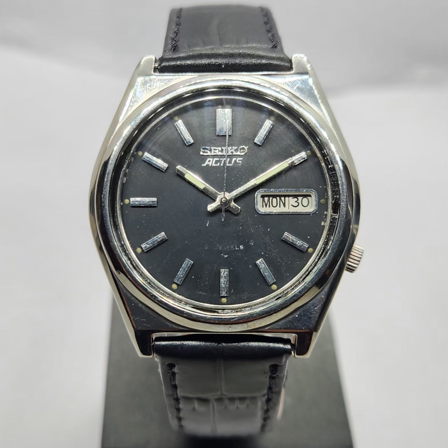 Vintage 1978 Original Seiko 5 Automatic 7009-8762 Black Face 17 Jewels Day-Date Japanese Men's Wrist Watch SA05