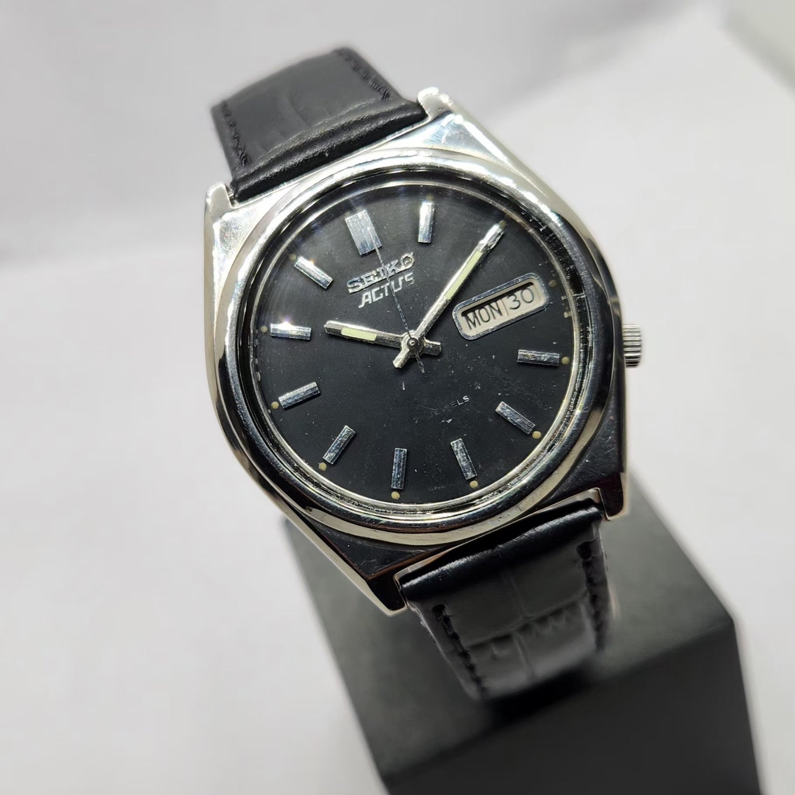 Vintage 1978 Original Seiko 5 Automatic 7009-8762 Black Face 17 Jewels Day-Date Japanese Men's Wrist Watch SA05