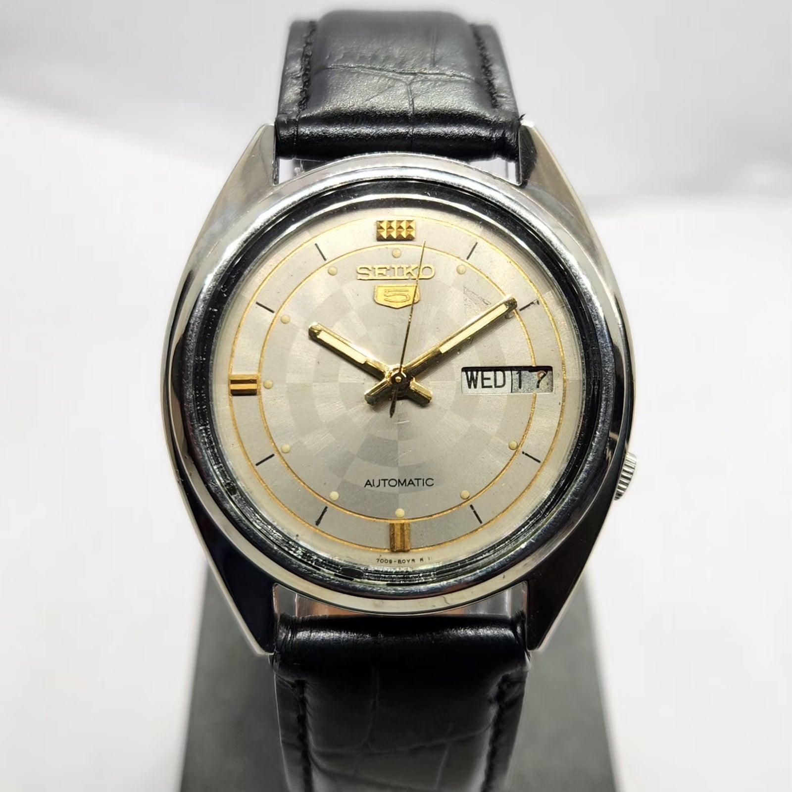 Vintage 1975 Original Seiko 5 Automatic 7019-8180 Grey Face 21 Jewels Day-Date Japanese Men's Wrist Watch SA06