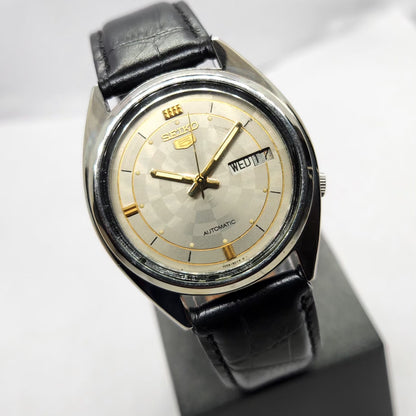 Vintage 1975 Original Seiko 5 Automatic 7019-8180 Grey Face 21 Jewels Day-Date Japanese Men's Wrist Watch SA06