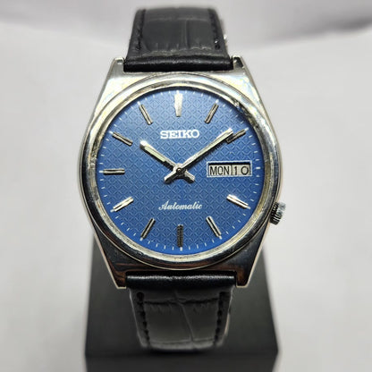 Vintage 1982 Original Seiko 5 Automatic 7009-821J Blue Face 17 Jewels Day-Date Japanese Men's Wrist Watch SA08