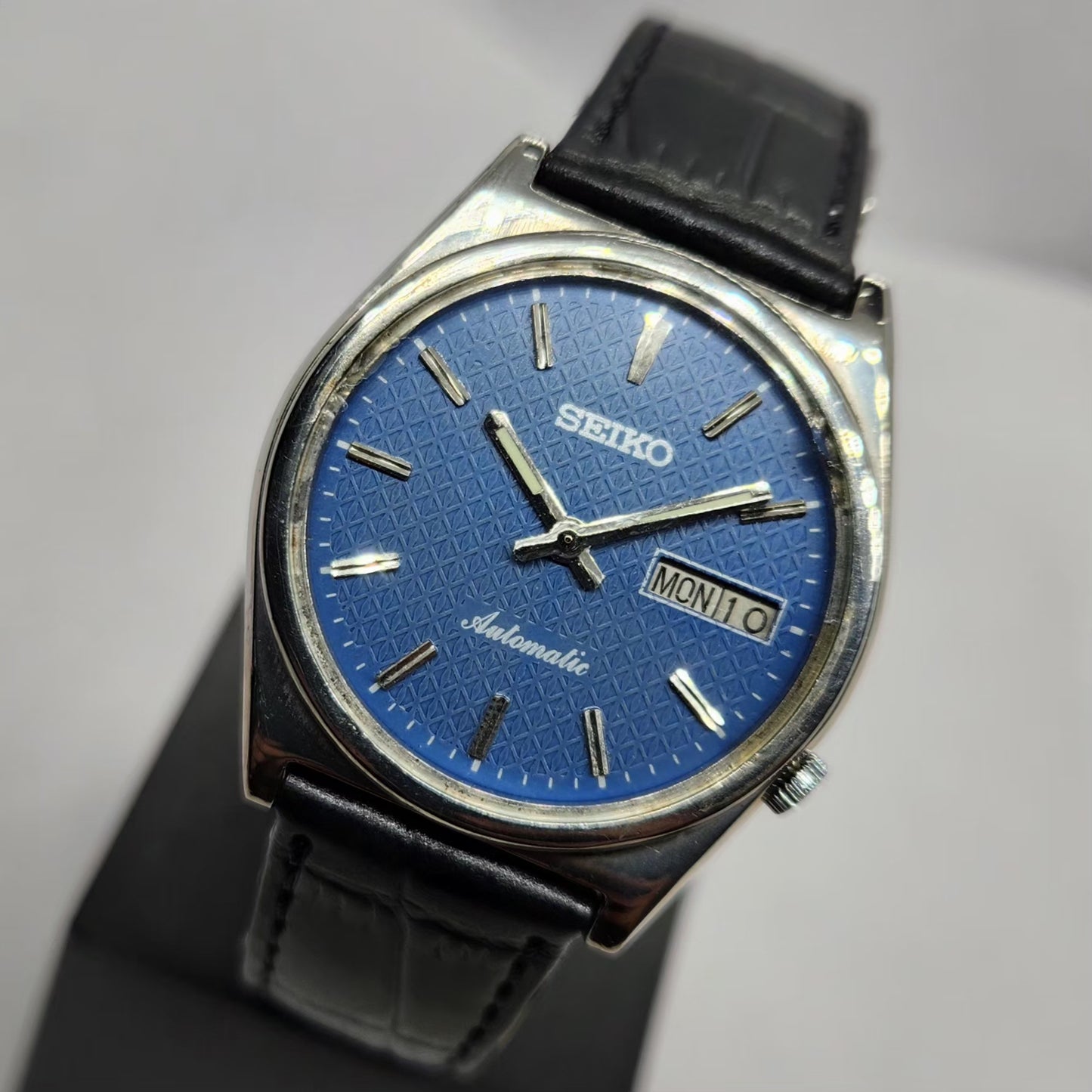 Vintage 1982 Original Seiko 5 Automatic 7009-821J Blue Face 17 Jewels Day-Date Japanese Men's Wrist Watch SA08