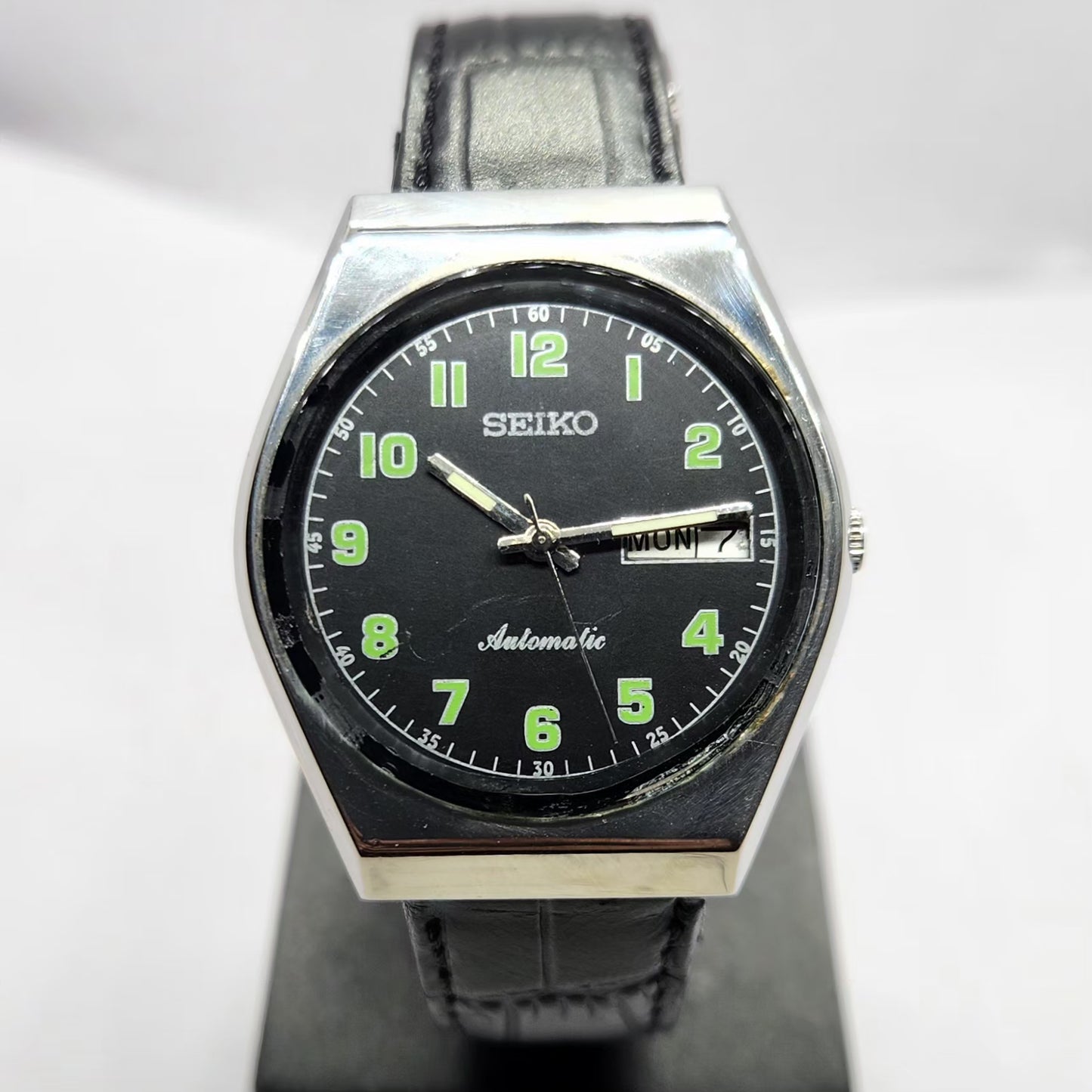 Vintage 1984 Original Seiko 5 Automatic 6309-8820 Black Face 17 Jewels Day-Date Japanese Men's Wrist Watch SA11