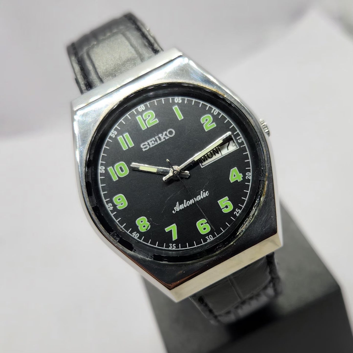 Vintage 1984 Original Seiko 5 Automatic 6309-8820 Black Face 17 Jewels Day-Date Japanese Men's Wrist Watch SA11