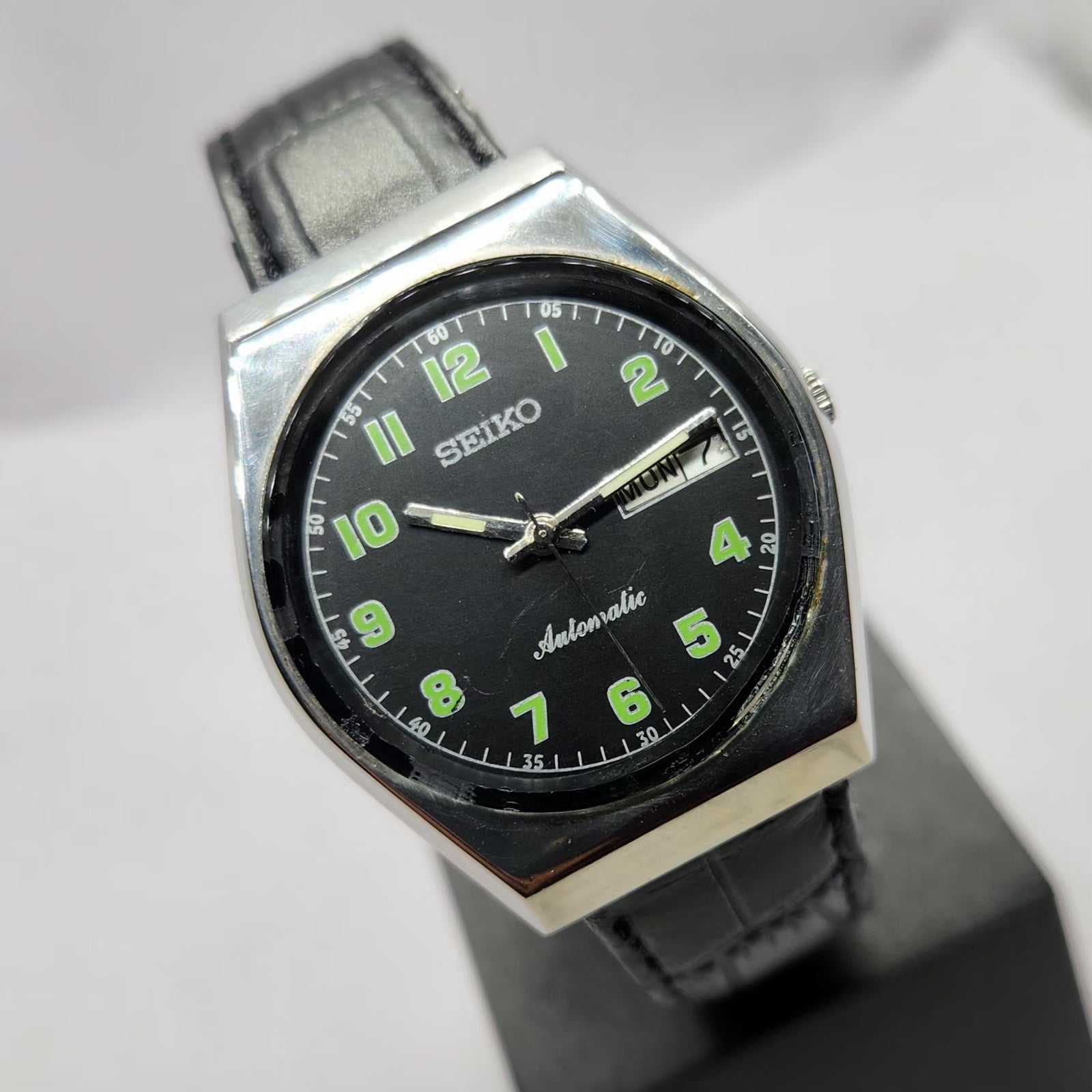 Vintage 1984 Original Seiko 5 Automatic 6309-8820 Black Face 17 Jewels Day-Date Japanese Men's Wrist Watch SA11