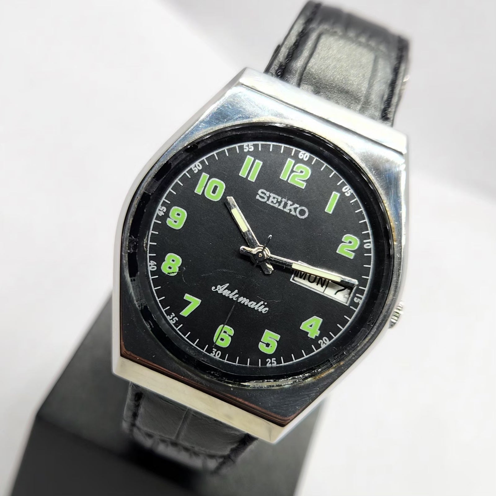 Vintage 1984 Original Seiko 5 Automatic 6309-8820 Black Face 17 Jewels Day-Date Japanese Men's Wrist Watch SA11