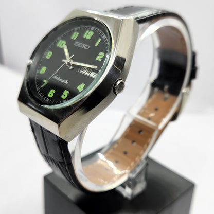 Vintage 1984 Original Seiko 5 Automatic 6309-8820 Black Face 17 Jewels Day-Date Japanese Men's Wrist Watch SA11