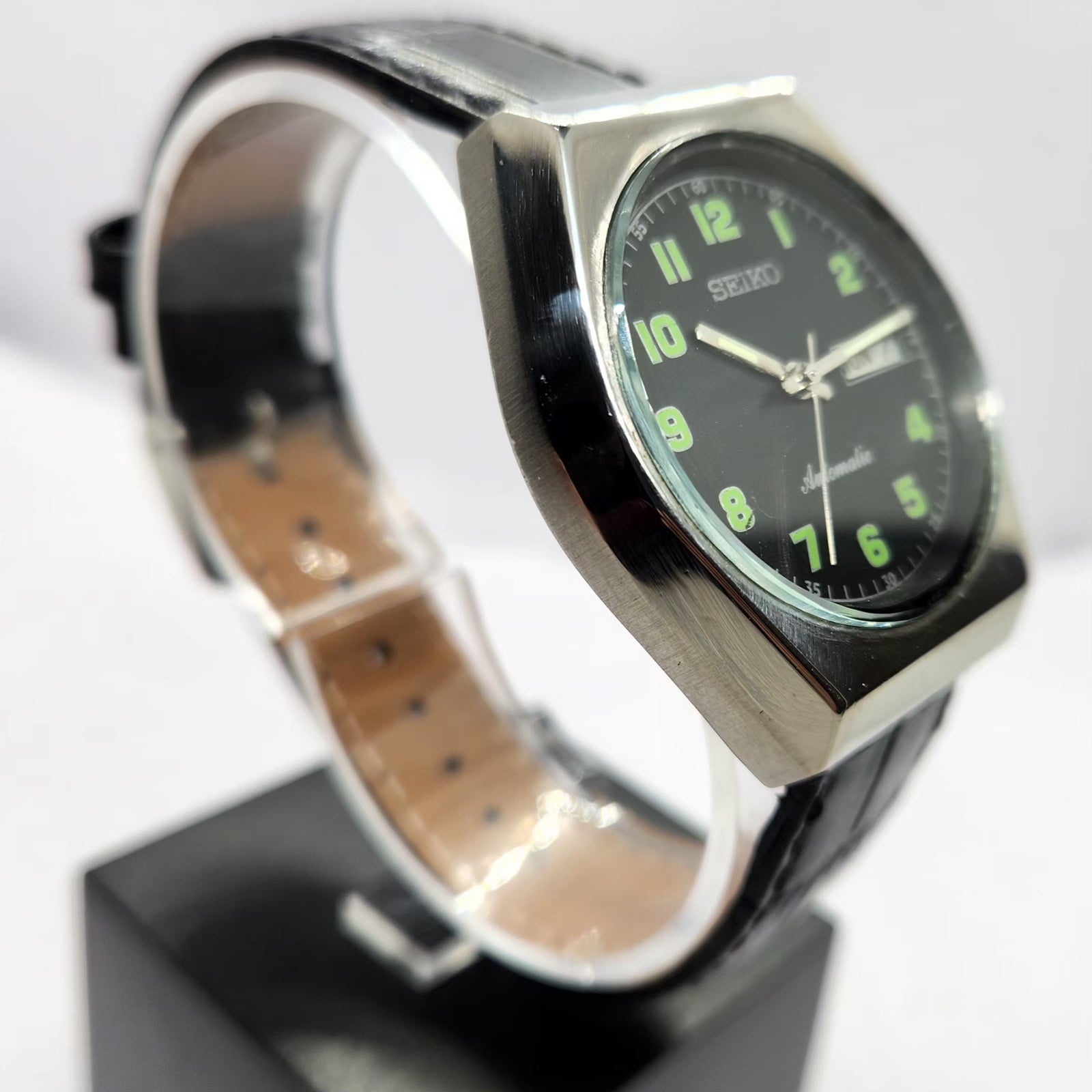 Vintage 1984 Original Seiko 5 Automatic 6309-8820 Black Face 17 Jewels Day-Date Japanese Men's Wrist Watch SA11