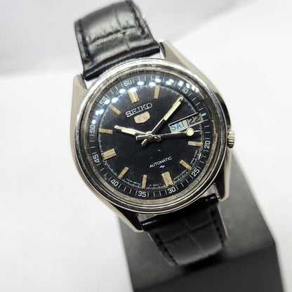 Vintage 1983 Original Seiko 5 Automatic 7009-4040 Black Face 17 Jewels Day-Date Japanese Men's Wrist Watch SA14