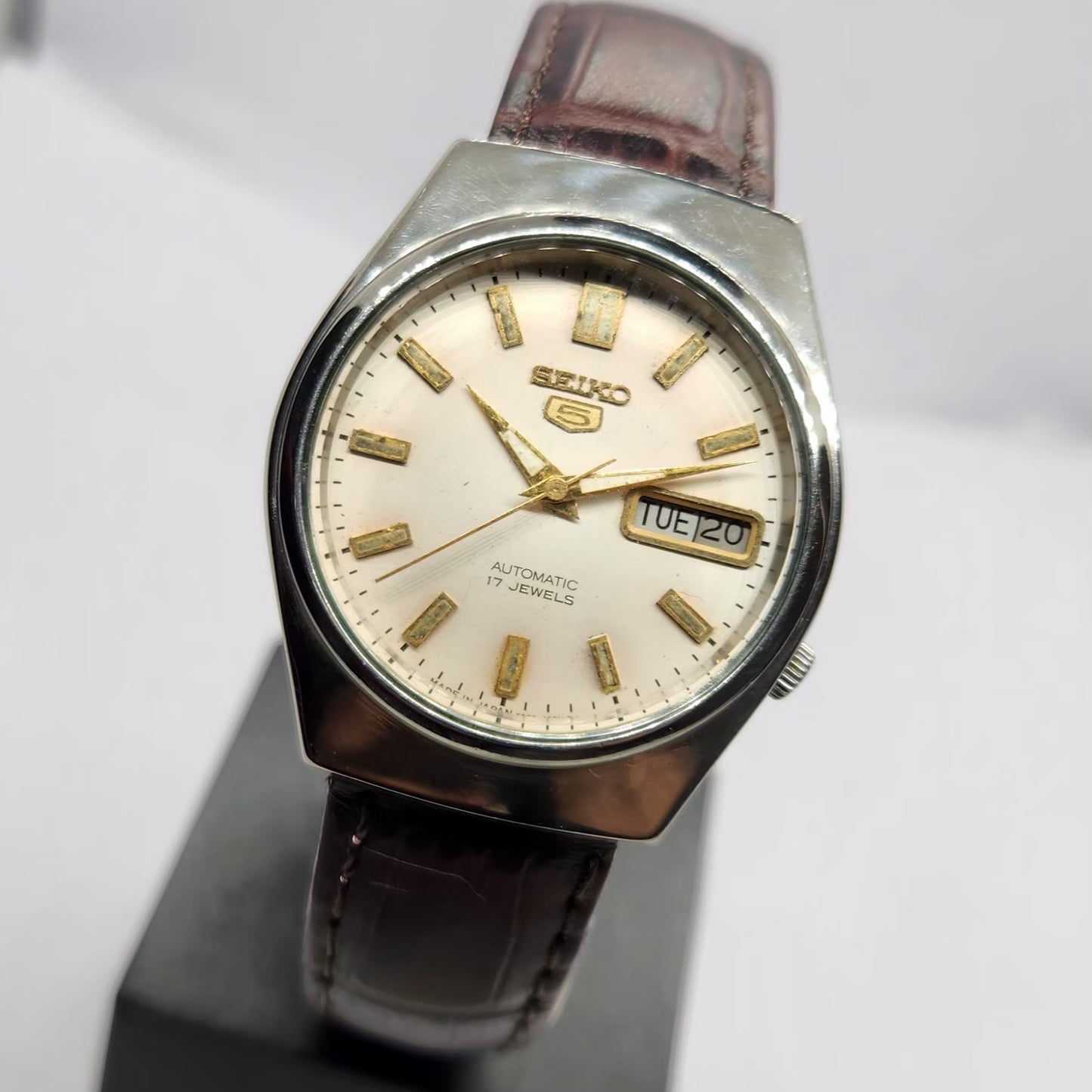 Vintage 1985 Original Seiko 5 Automatic 7009-8980 Cream Face 17 Jewels Day-Date Japanese Men's Wrist Watch SA17