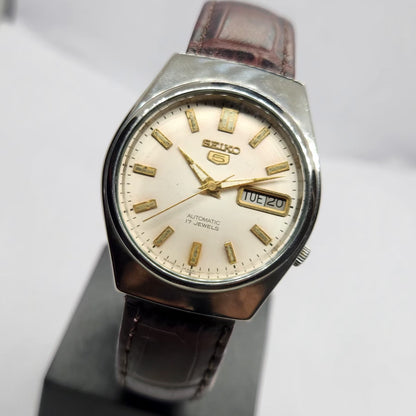 Vintage 1985 Original Seiko 5 Automatic 7009-8980 Cream Face 17 Jewels Day-Date Japanese Men's Wrist Watch SA17
