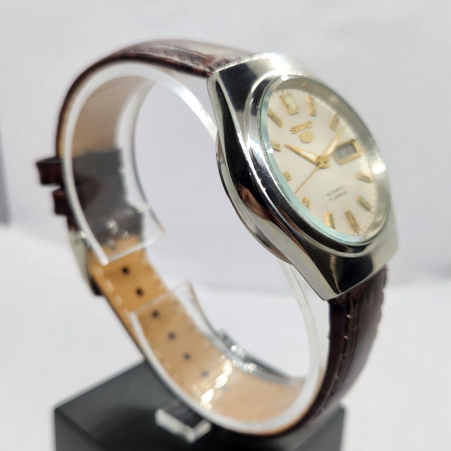 Vintage 1985 Original Seiko 5 Automatic 7009-8980 Cream Face 17 Jewels Day-Date Japanese Men's Wrist Watch SA17