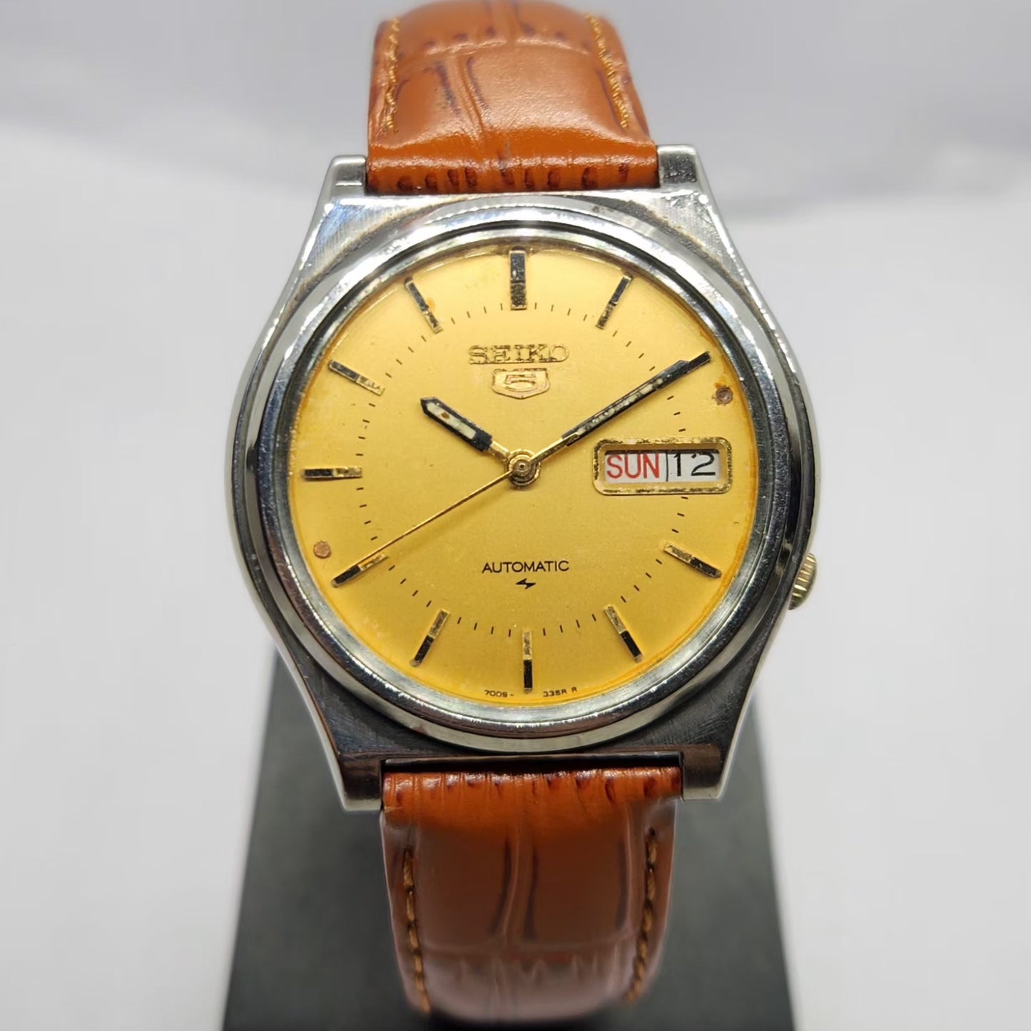 Vintage 1982 Original Seiko 5 Automatic 7009-3171 Gold Face 17 Jewels Day-Date Japanese Men's Wrist Watch SA19
