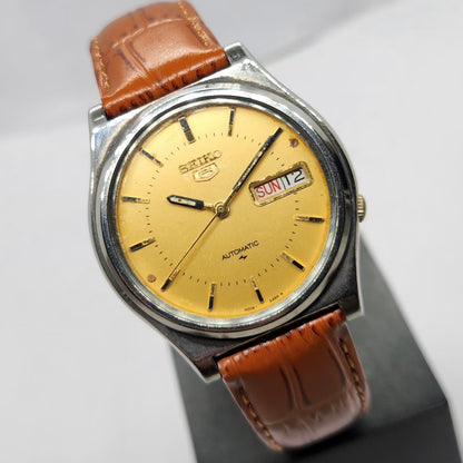 Vintage 1982 Original Seiko 5 Automatic 7009-3171 Gold Face 17 Jewels Day-Date Japanese Men's Wrist Watch SA19