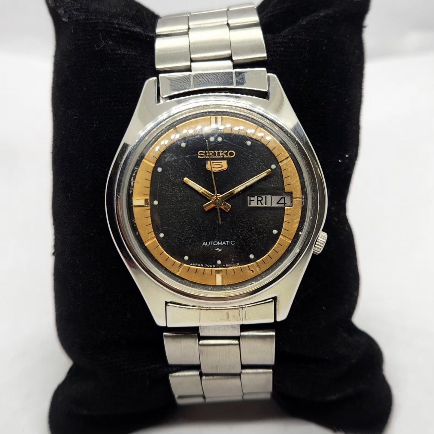 Vintage 1981 Original Seiko 5 Automatic 7009-529B Black Face 17 Jewels Day-Date Japanese Men's Wrist Watch SA20