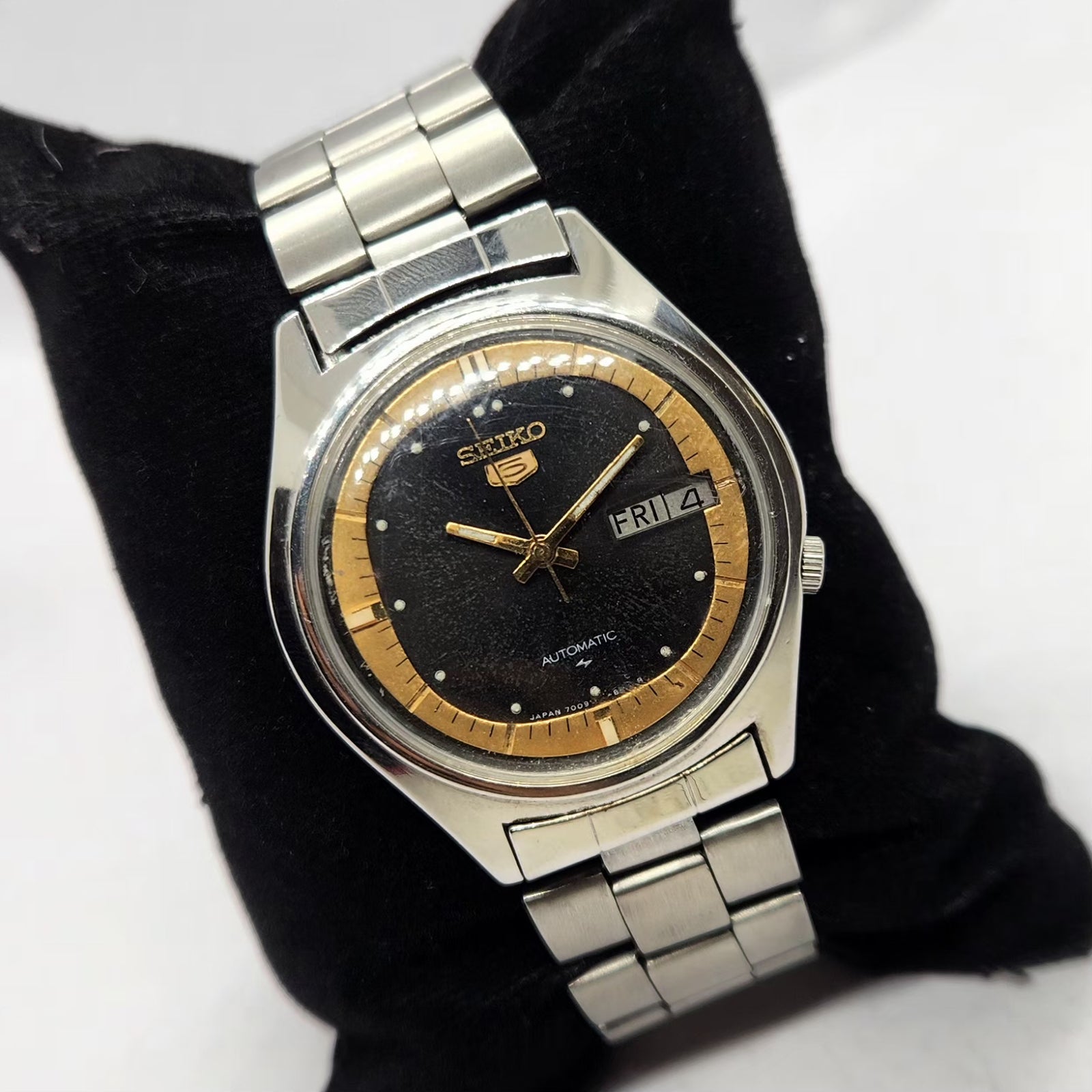 Vintage 1981 Original Seiko 5 Automatic 7009-529B Black Face 17 Jewels Day-Date Japanese Men's Wrist Watch SA20