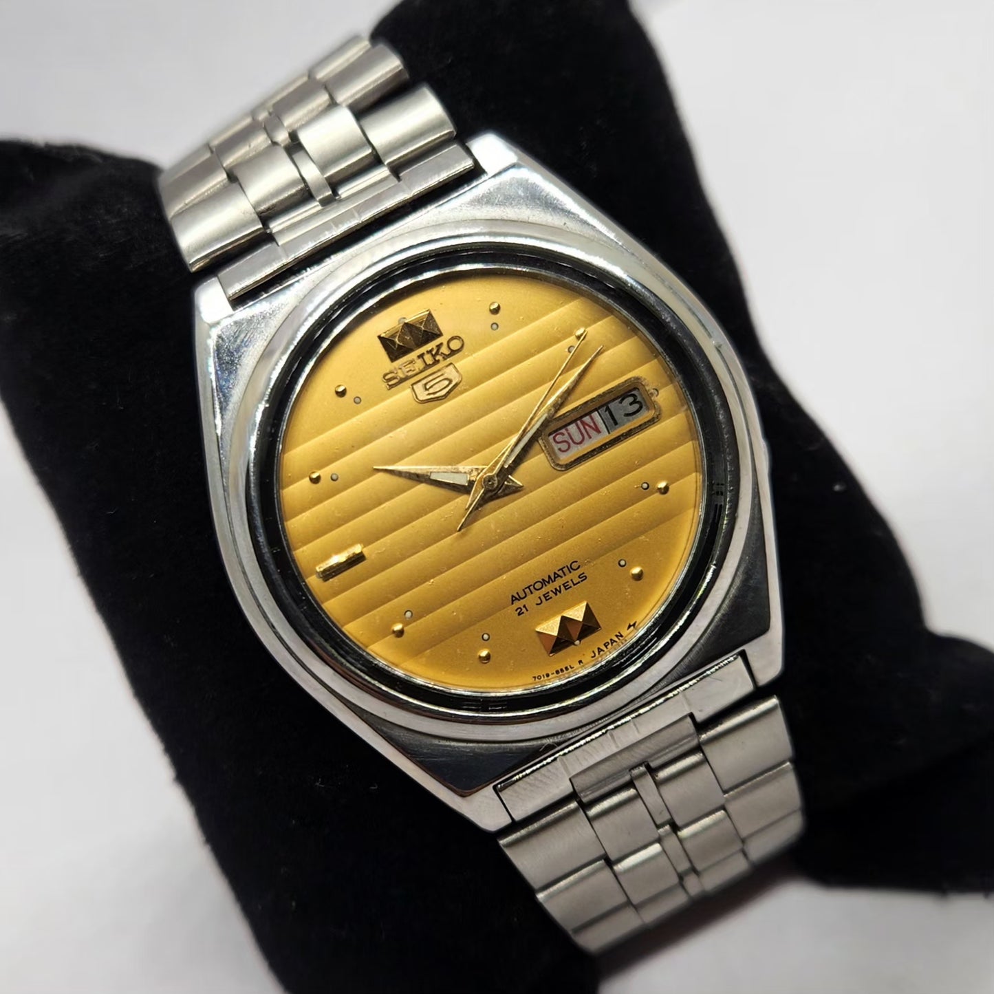 Vintage 1979 Original Seiko 5 Automatic 7009-876A Gold Face 17 Jewels Day-Date Japanese Men's Wrist Watch SA21