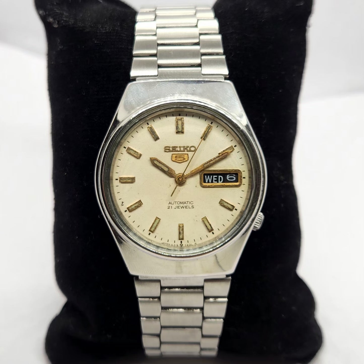 Vintage 1976 Original Seiko 5 Automatic 6319-7110 Off White Face 17 Jewels Day-Date Japanese Men's Wrist Watch SA24