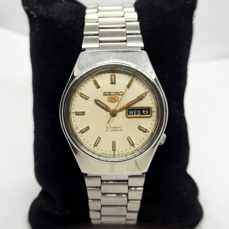 Vintage 1976 Original Seiko 5 Automatic 6319-7110 Off White Face 17 Jewels Day-Date Japanese Men's Wrist Watch SA24