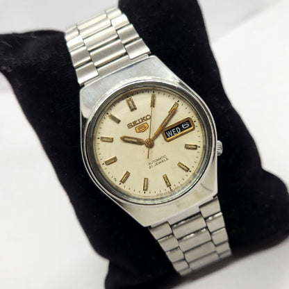 Vintage 1976 Original Seiko 5 Automatic 6319-7110 Off White Face 17 Jewels Day-Date Japanese Men's Wrist Watch SA24