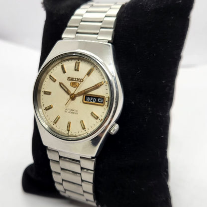 Vintage 1976 Original Seiko 5 Automatic 6319-7110 Off White Face 17 Jewels Day-Date Japanese Men's Wrist Watch SA24