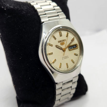 Vintage 1976 Original Seiko 5 Automatic 6319-7110 Off White Face 17 Jewels Day-Date Japanese Men's Wrist Watch SA24