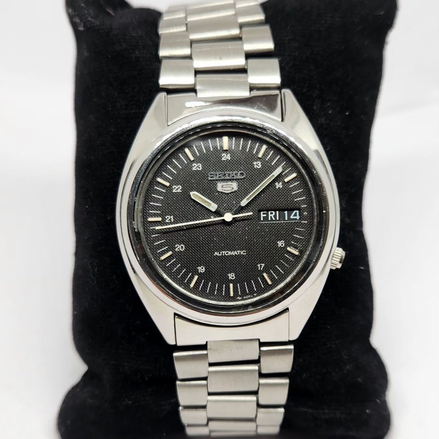 Vintage 1977 Original Seiko 5 Automatic 7009-3040 Black Face 17 Jewels Day-Date Japanese Men's Wrist Watch SA25