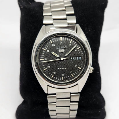 Vintage 1977 Original Seiko 5 Automatic 7009-3040 Black Face 17 Jewels Day-Date Japanese Men's Wrist Watch SA25