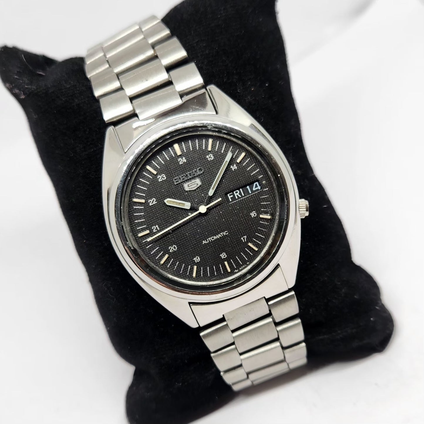 Vintage 1977 Original Seiko 5 Automatic 7009-3040 Black Face 17 Jewels Day-Date Japanese Men's Wrist Watch SA25