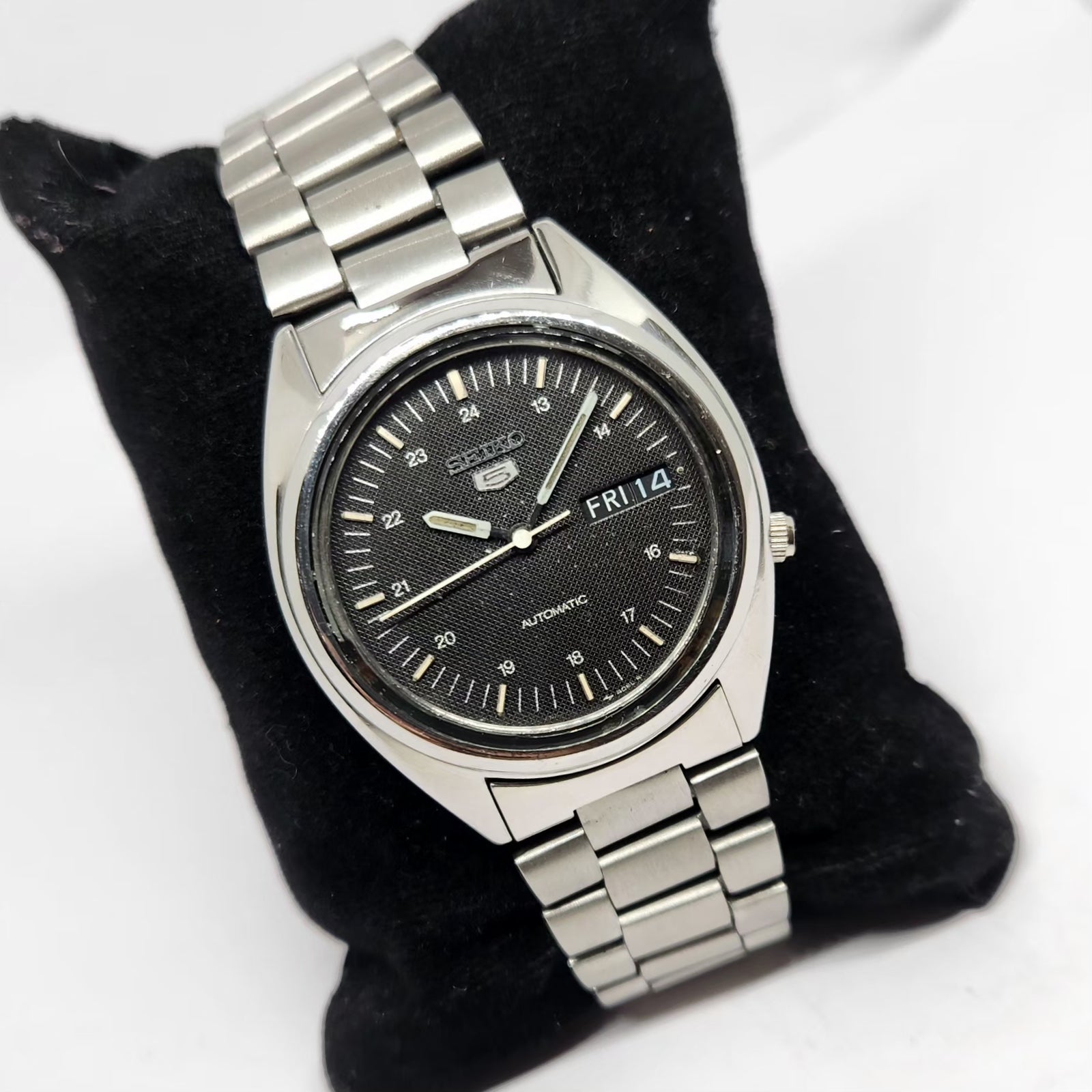 Vintage 1977 Original Seiko 5 Automatic 7009-3040 Black Face 17 Jewels Day-Date Japanese Men's Wrist Watch SA25