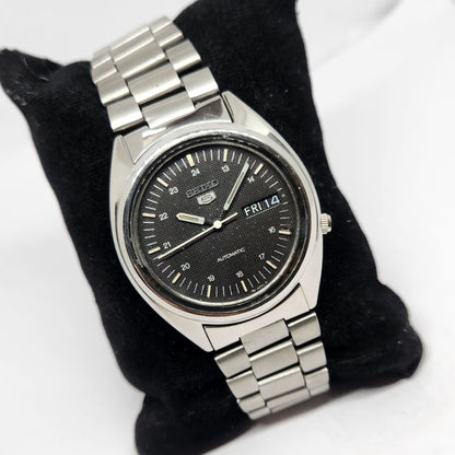 Vintage 1977 Original Seiko 5 Automatic 7009-3040 Black Face 17 Jewels Day-Date Japanese Men's Wrist Watch SA25