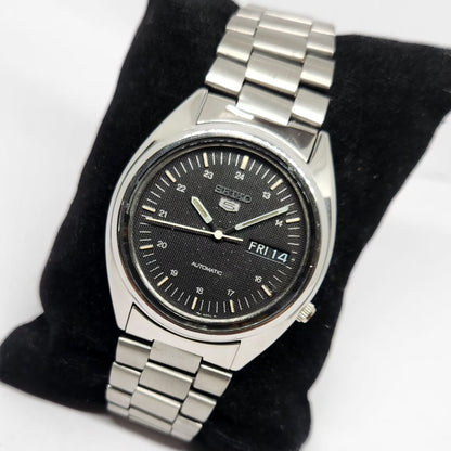 Vintage 1977 Original Seiko 5 Automatic 7009-3040 Black Face 17 Jewels Day-Date Japanese Men's Wrist Watch SA25