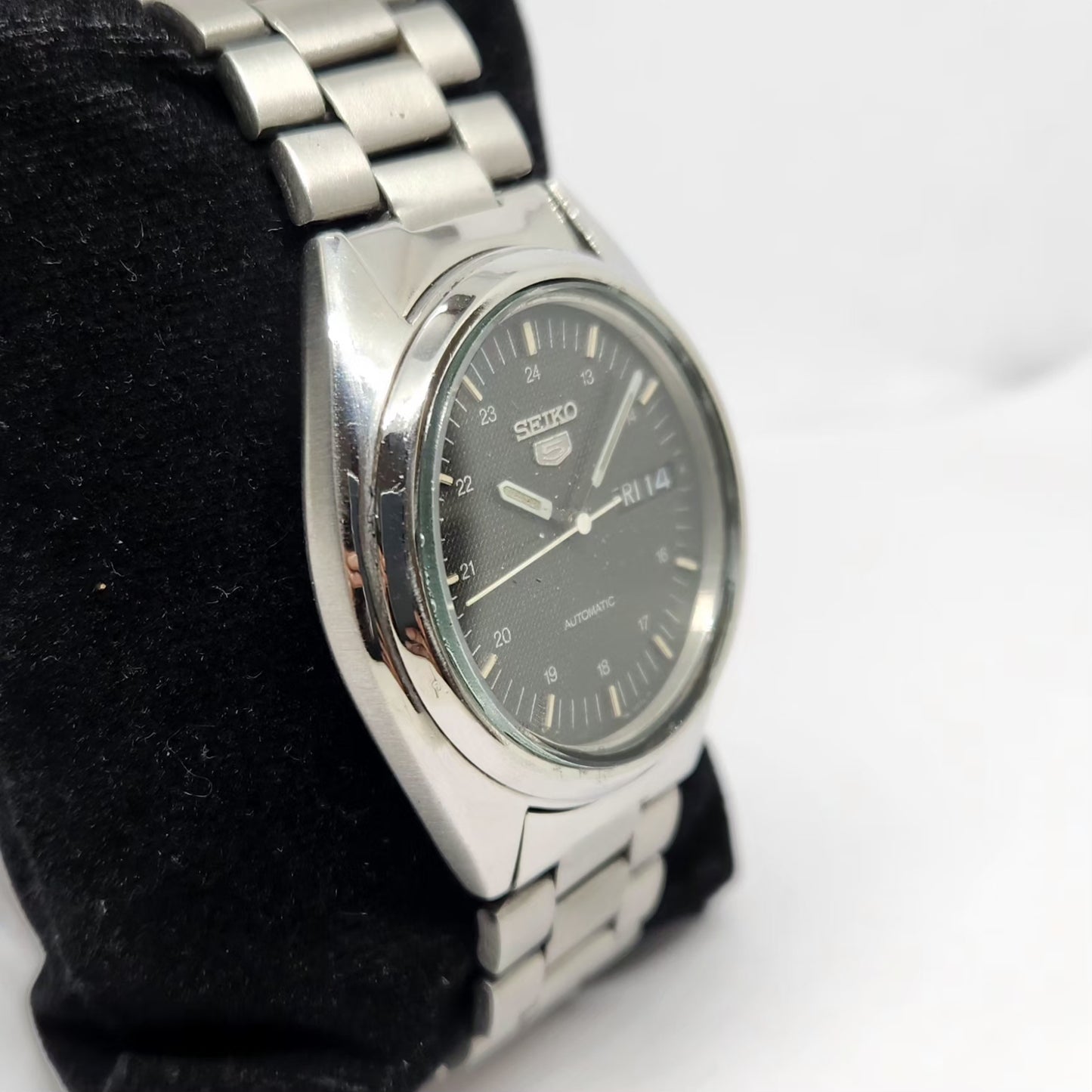 Vintage 1977 Original Seiko 5 Automatic 7009-3040 Black Face 17 Jewels Day-Date Japanese Men's Wrist Watch SA25